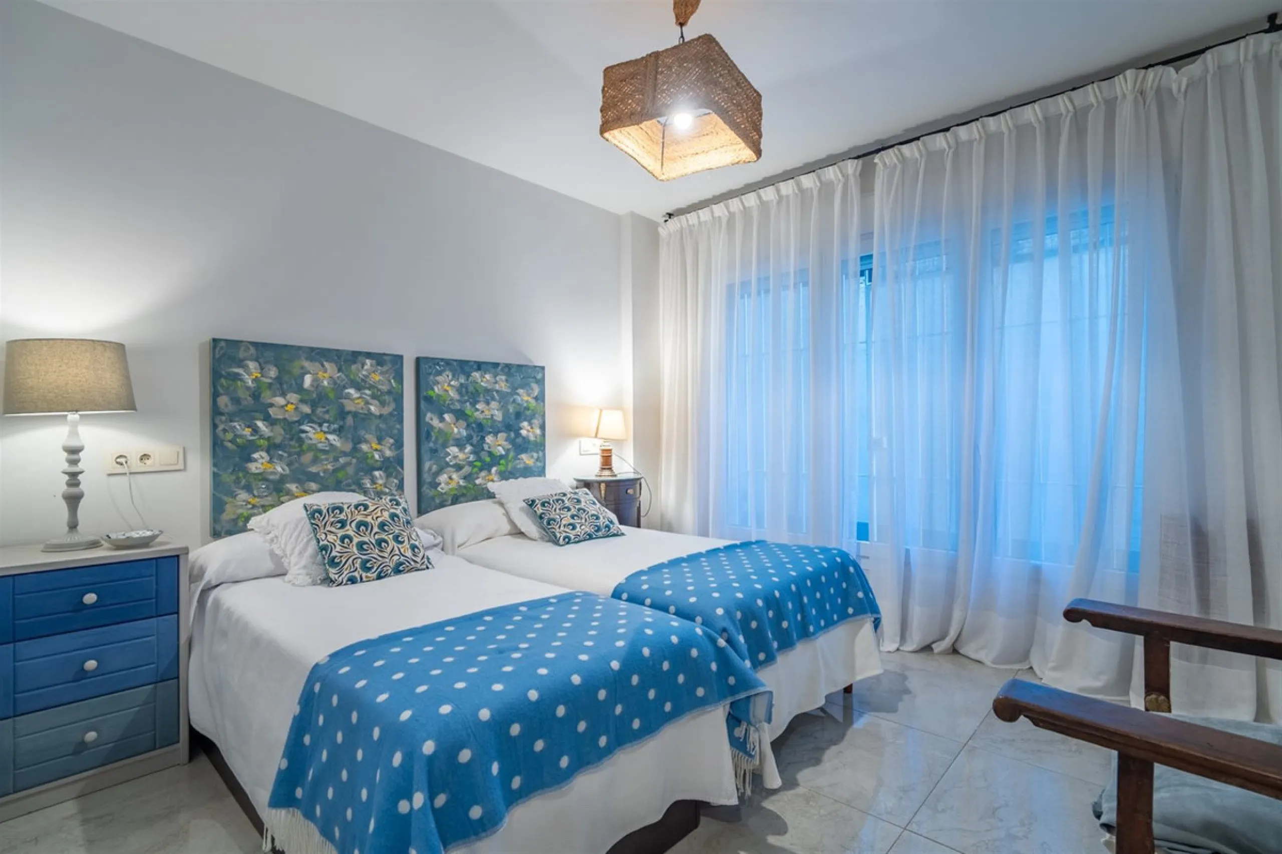 Discover this exclusive apartment of 128 m² of usable space, located in one of Málaga's most iconic areas: Paseo de Reding, just steps from the sea and very close to the historic city center.