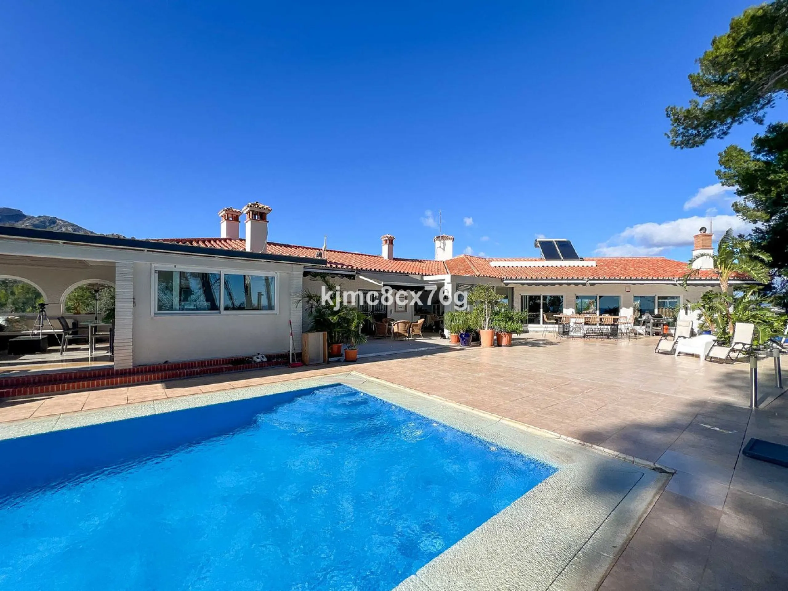 FOR SALE - EXCLUSIVE VILLA WITH 360º SEA AND MOUNTAIN VIEWS AT THE HIGHEST POINT OF TORREMOLINOS