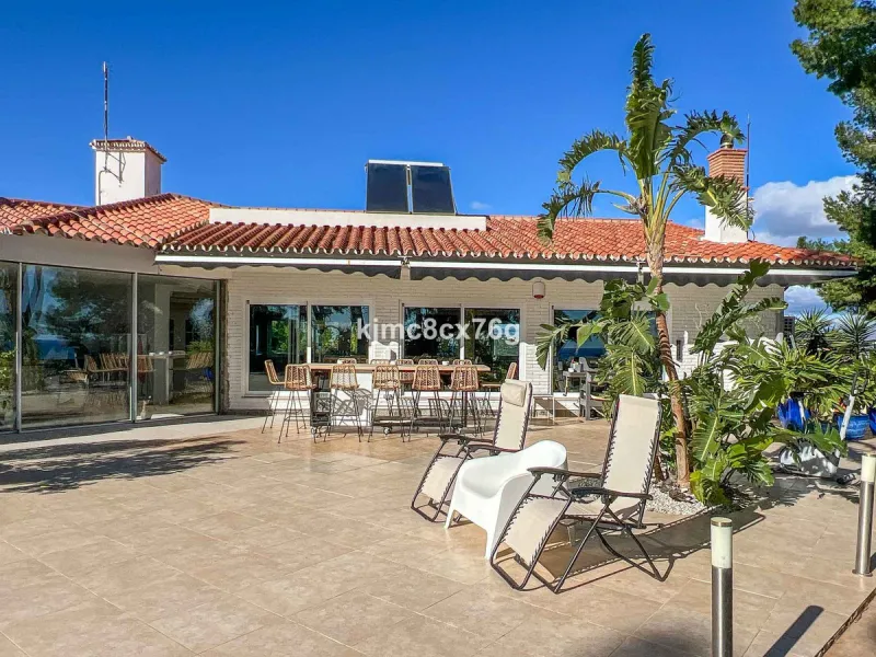 FOR SALE - EXCLUSIVE VILLA WITH 360º SEA AND MOUNTAIN VIEWS AT THE HIGHEST POINT OF TORREMOLINOS