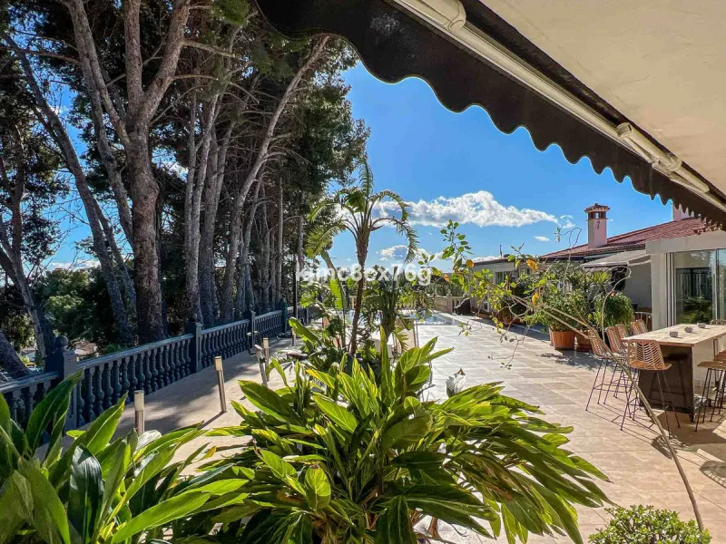 FOR SALE - EXCLUSIVE VILLA WITH 360º SEA AND MOUNTAIN VIEWS AT THE HIGHEST POINT OF TORREMOLINOS