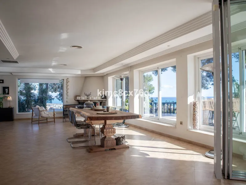 FOR SALE - EXCLUSIVE VILLA WITH 360º SEA AND MOUNTAIN VIEWS AT THE HIGHEST POINT OF TORREMOLINOS