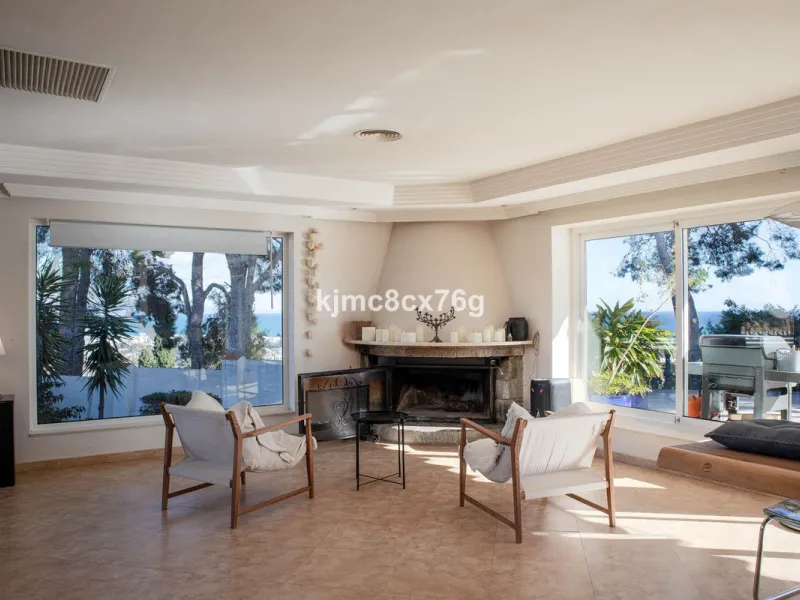 FOR SALE - EXCLUSIVE VILLA WITH 360º SEA AND MOUNTAIN VIEWS AT THE HIGHEST POINT OF TORREMOLINOS