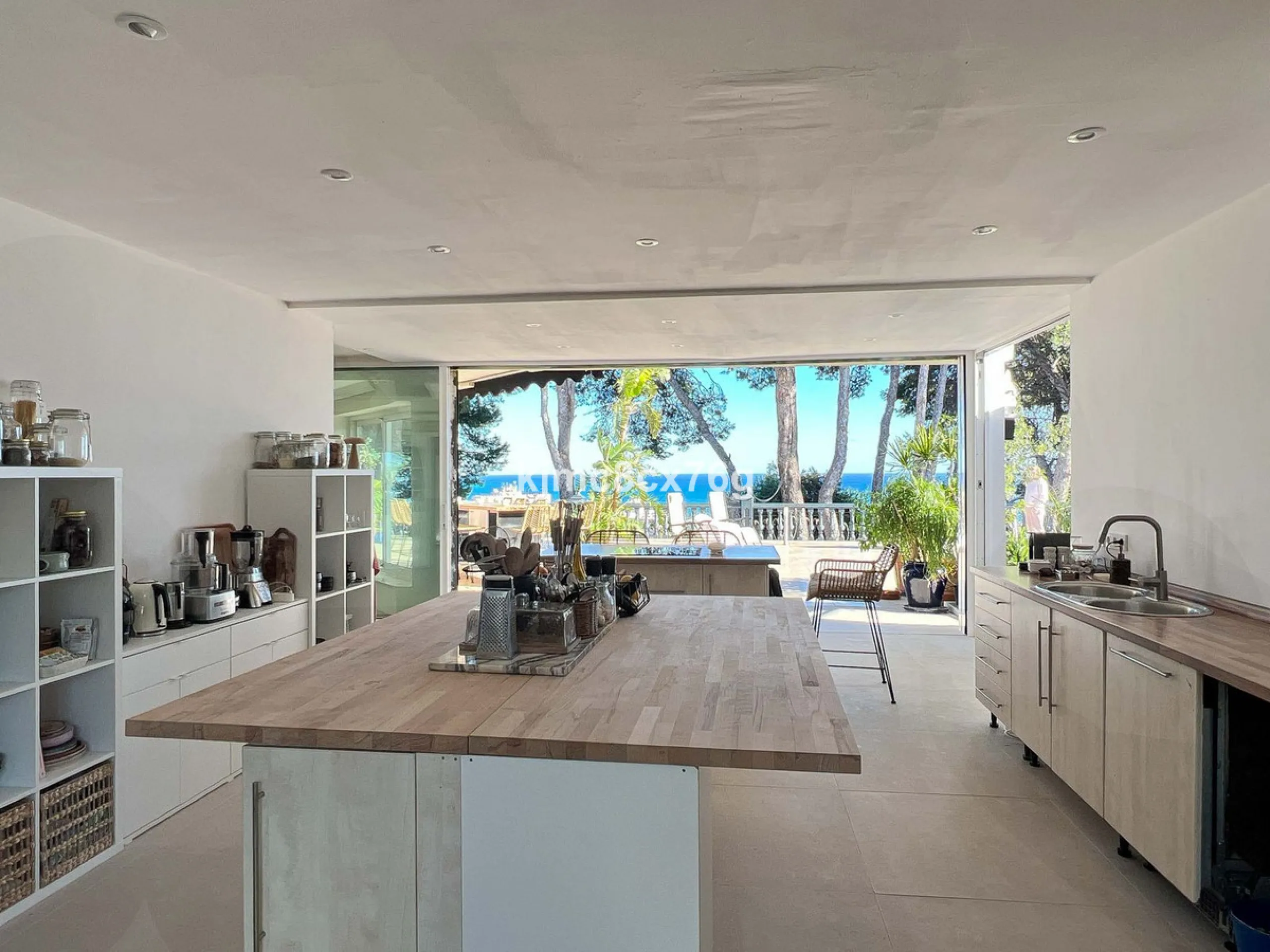 FOR SALE - EXCLUSIVE VILLA WITH 360º SEA AND MOUNTAIN VIEWS AT THE HIGHEST POINT OF TORREMOLINOS