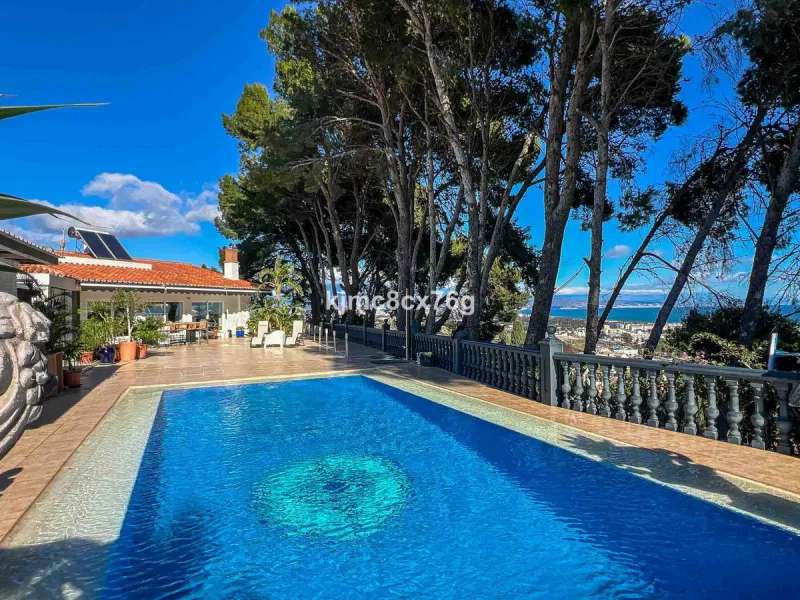 FOR SALE - EXCLUSIVE VILLA WITH 360º SEA AND MOUNTAIN VIEWS AT THE HIGHEST POINT OF TORREMOLINOS