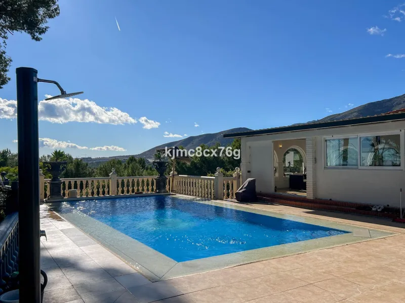 FOR SALE - EXCLUSIVE VILLA WITH 360º SEA AND MOUNTAIN VIEWS AT THE HIGHEST POINT OF TORREMOLINOS