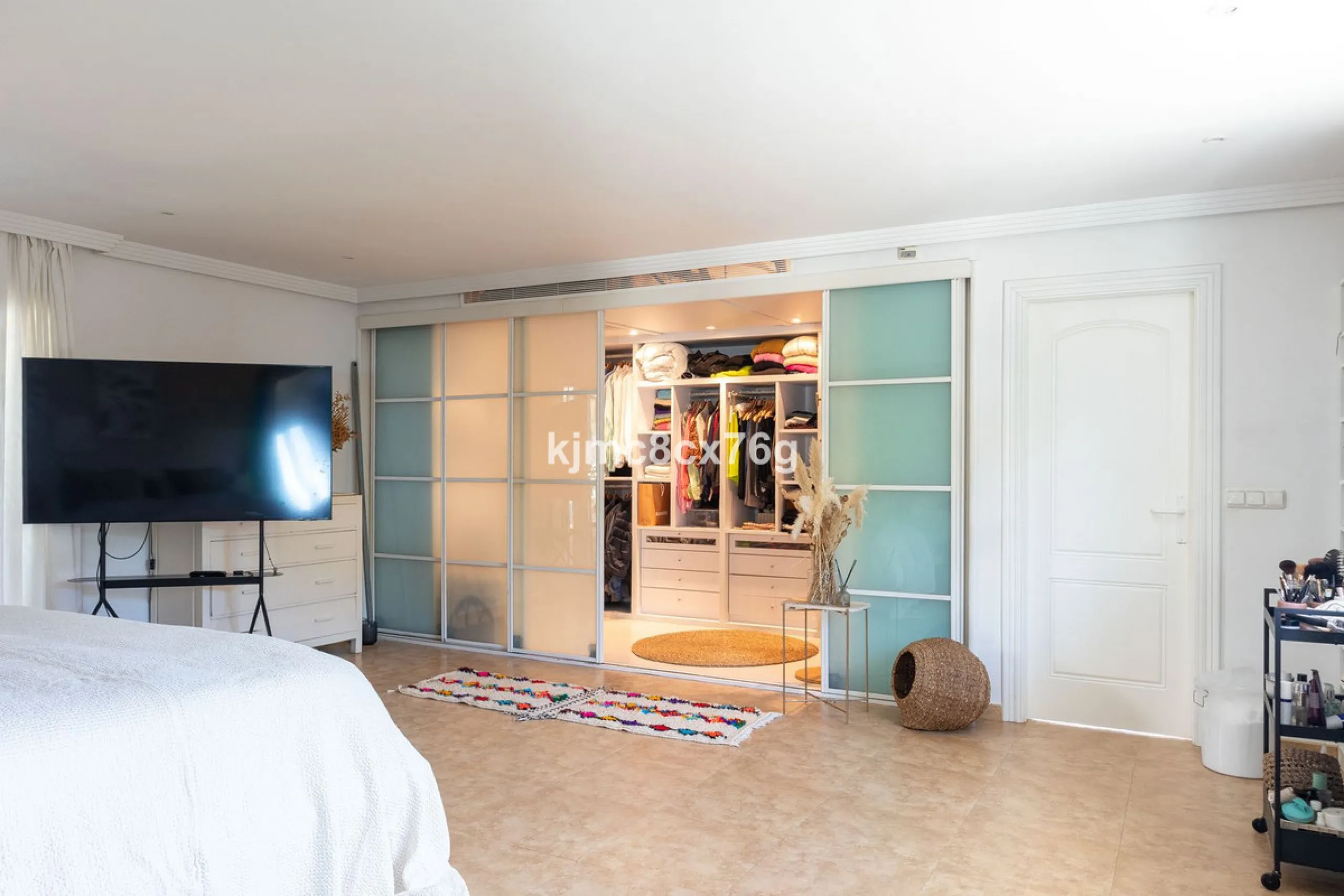FOR SALE - EXCLUSIVE VILLA WITH 360º SEA AND MOUNTAIN VIEWS AT THE HIGHEST POINT OF TORREMOLINOS