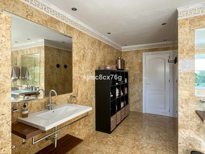 FOR SALE - EXCLUSIVE VILLA WITH 360º SEA AND MOUNTAIN VIEWS AT THE HIGHEST POINT OF TORREMOLINOS
