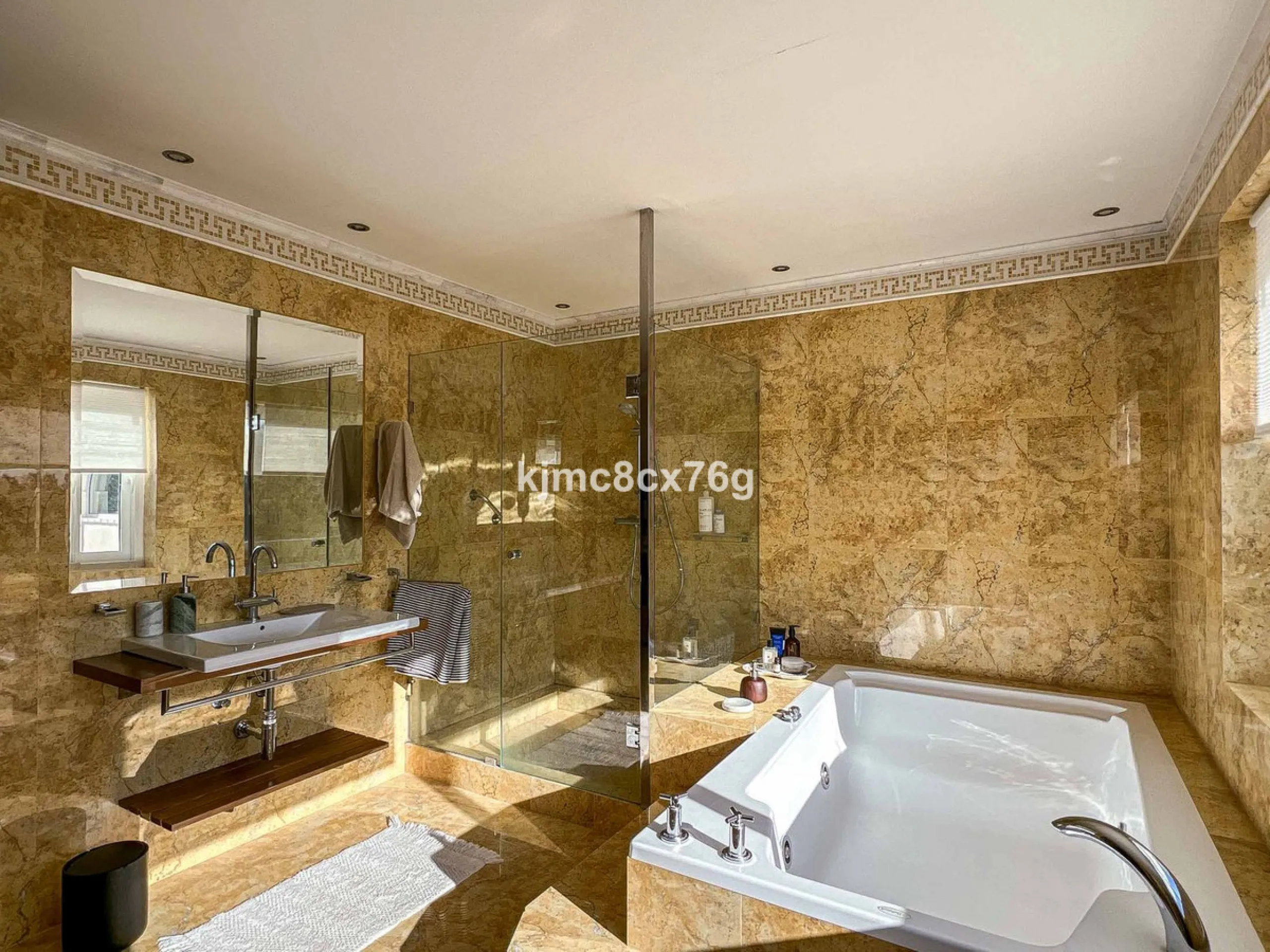 FOR SALE - EXCLUSIVE VILLA WITH 360º SEA AND MOUNTAIN VIEWS AT THE HIGHEST POINT OF TORREMOLINOS
