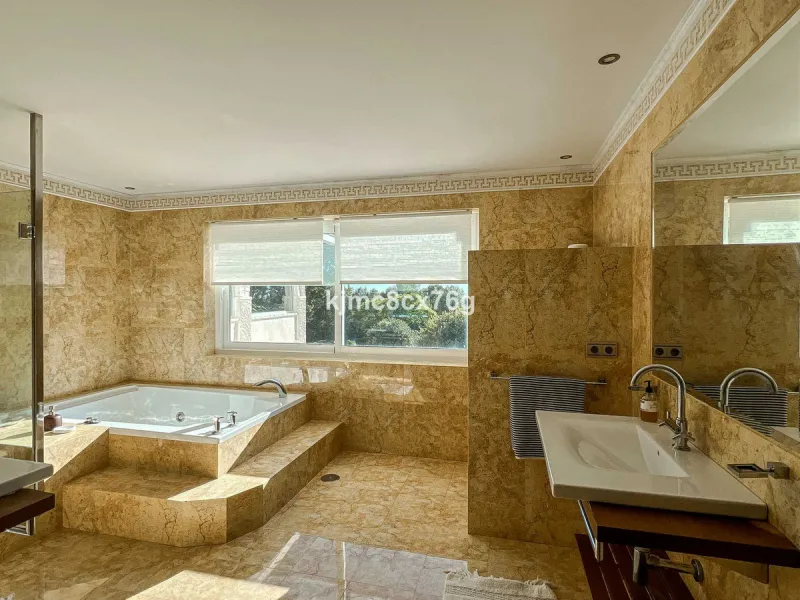 FOR SALE - EXCLUSIVE VILLA WITH 360º SEA AND MOUNTAIN VIEWS AT THE HIGHEST POINT OF TORREMOLINOS