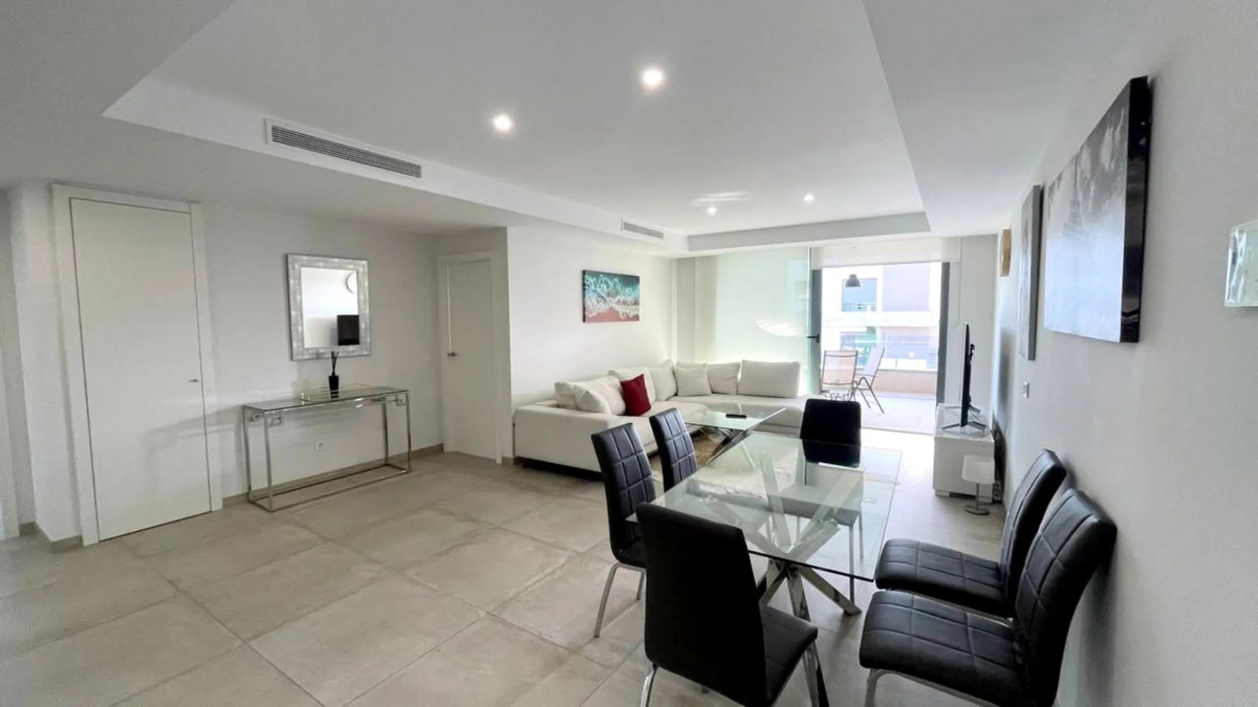 Apartment - Middle Floor Apartment в продаже в Estepona, Málaga. В доме 2 спален и 2 ванных комнат. Площадь дома 120 м²