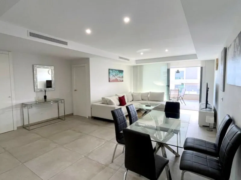 Apartment - Middle Floor Apartment в продаже в Estepona, Málaga. В доме 2 спален и 2 ванных комнат. Площадь дома 120 м²