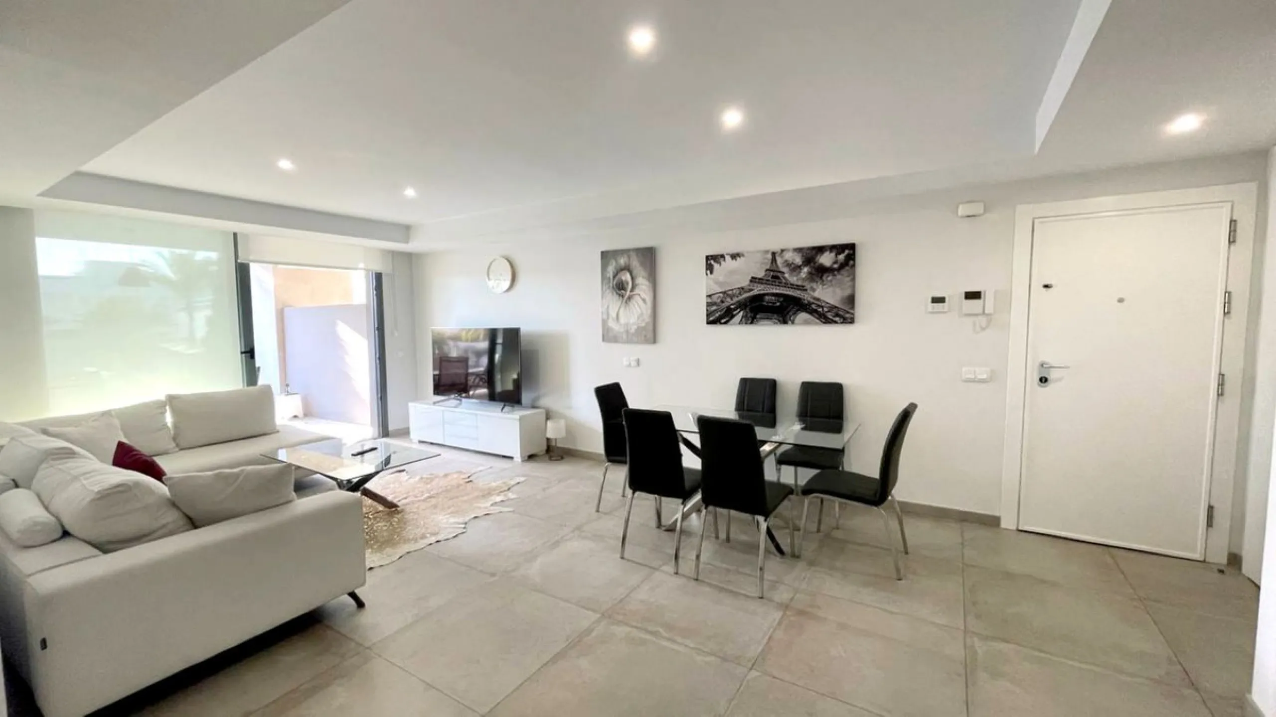 Apartment - Middle Floor Apartment в продаже в Estepona, Málaga. В доме 2 спален и 2 ванных комнат. Площадь дома 120 м²