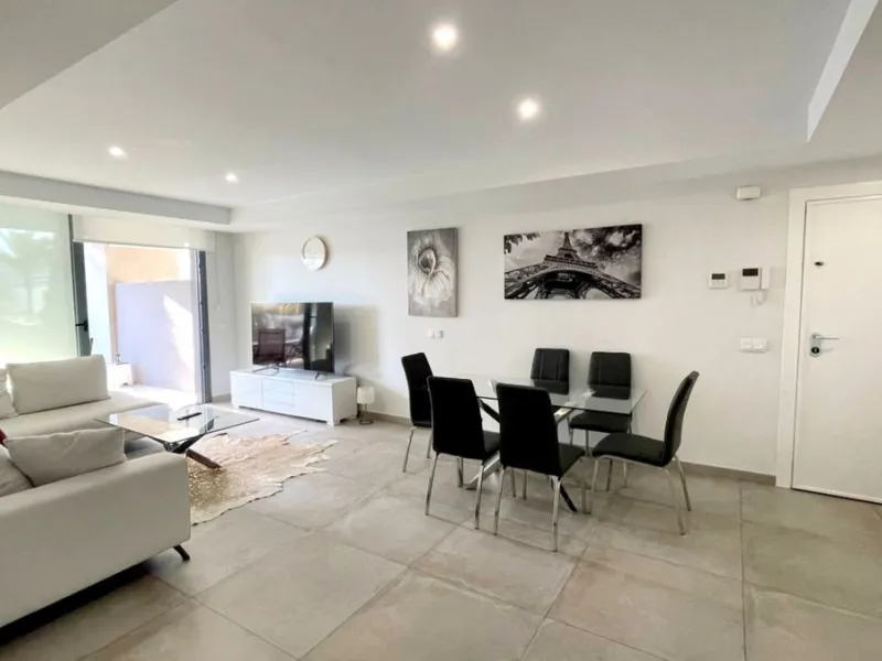 Apartment - Middle Floor Apartment в продаже в Estepona, Málaga. В доме 2 спален и 2 ванных комнат. Площадь дома 120 м²