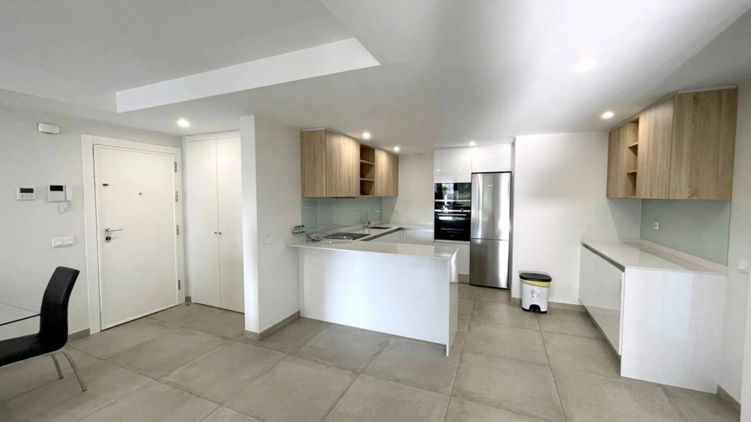 Apartment - Middle Floor Apartment в продаже в Estepona, Málaga. В доме 2 спален и 2 ванных комнат. Площадь дома 120 м²