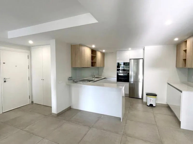 Apartment - Middle Floor Apartment в продаже в Estepona, Málaga. В доме 2 спален и 2 ванных комнат. Площадь дома 120 м²