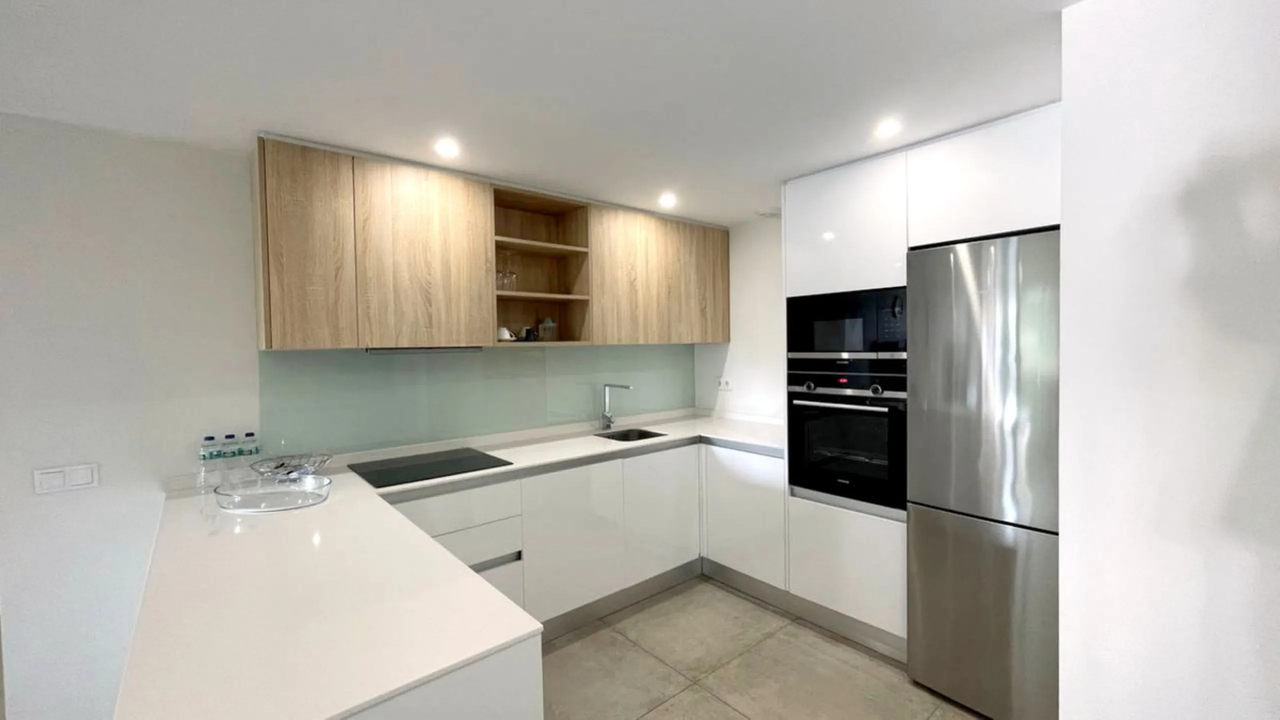 Apartment - Middle Floor Apartment в продаже в Estepona, Málaga. В доме 2 спален и 2 ванных комнат. Площадь дома 120 м²