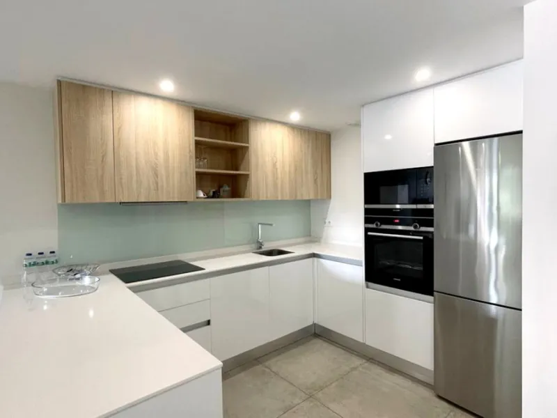 Apartment - Middle Floor Apartment в продаже в Estepona, Málaga. В доме 2 спален и 2 ванных комнат. Площадь дома 120 м²