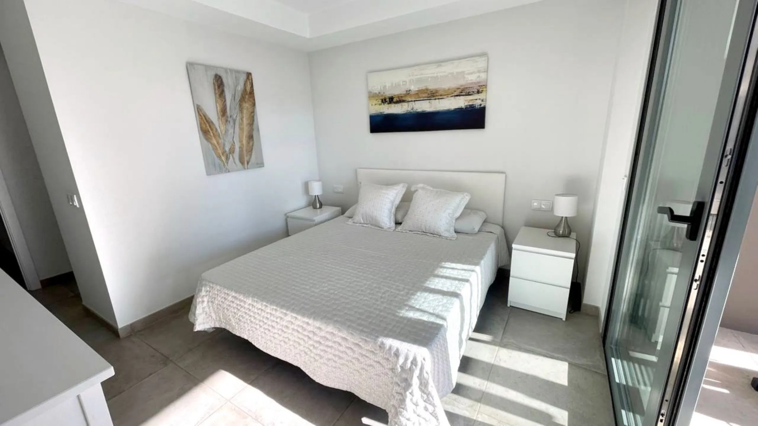 Apartment - Middle Floor Apartment в продаже в Estepona, Málaga. В доме 2 спален и 2 ванных комнат. Площадь дома 120 м²
