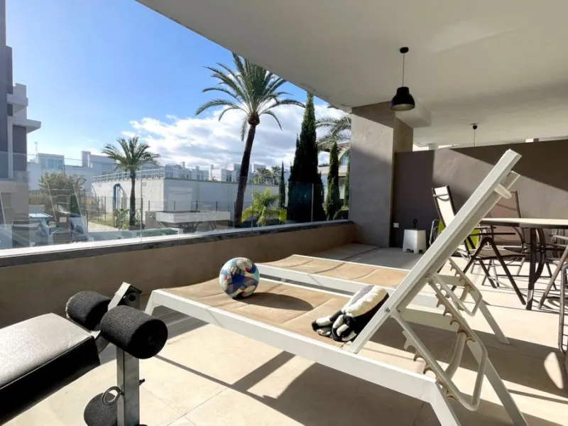 Apartment - Middle Floor Apartment в продаже в Estepona, Málaga. В доме 2 спален и 2 ванных комнат. Площадь дома 120 м²