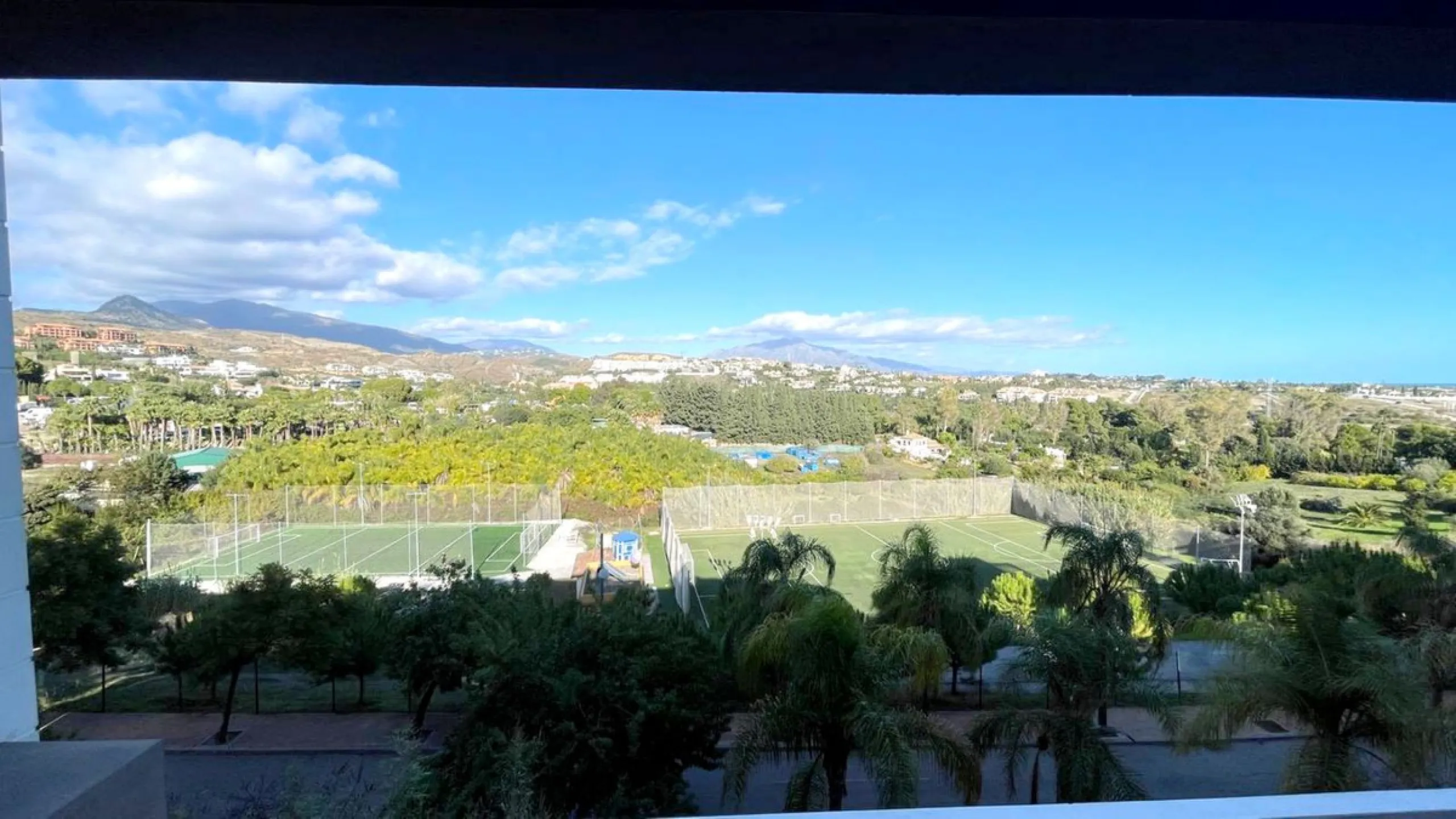 Apartment - Middle Floor Apartment в продаже в Estepona, Málaga. В доме 2 спален и 2 ванных комнат. Площадь дома 120 м²