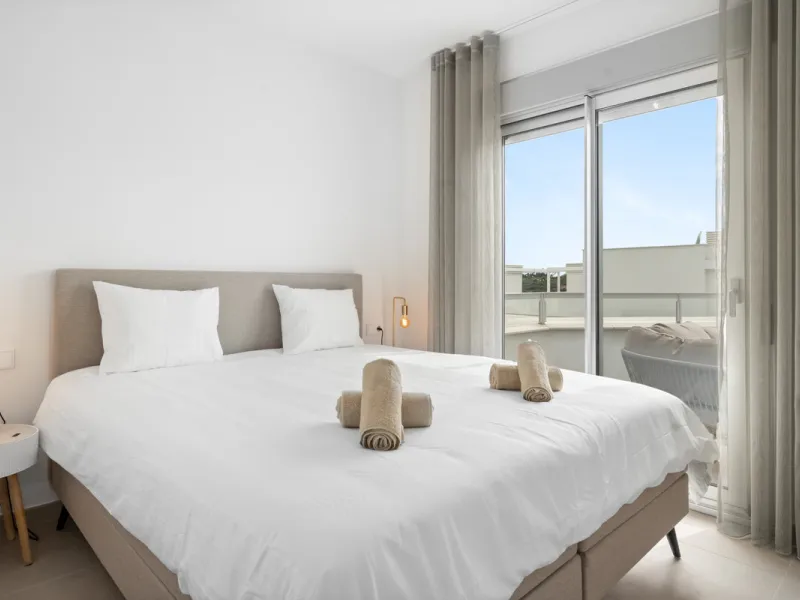 Apartment - Penthouse в продаже в Estepona, Málaga. В доме 3 спален и 2 ванных комнат. Площадь дома 104 м²