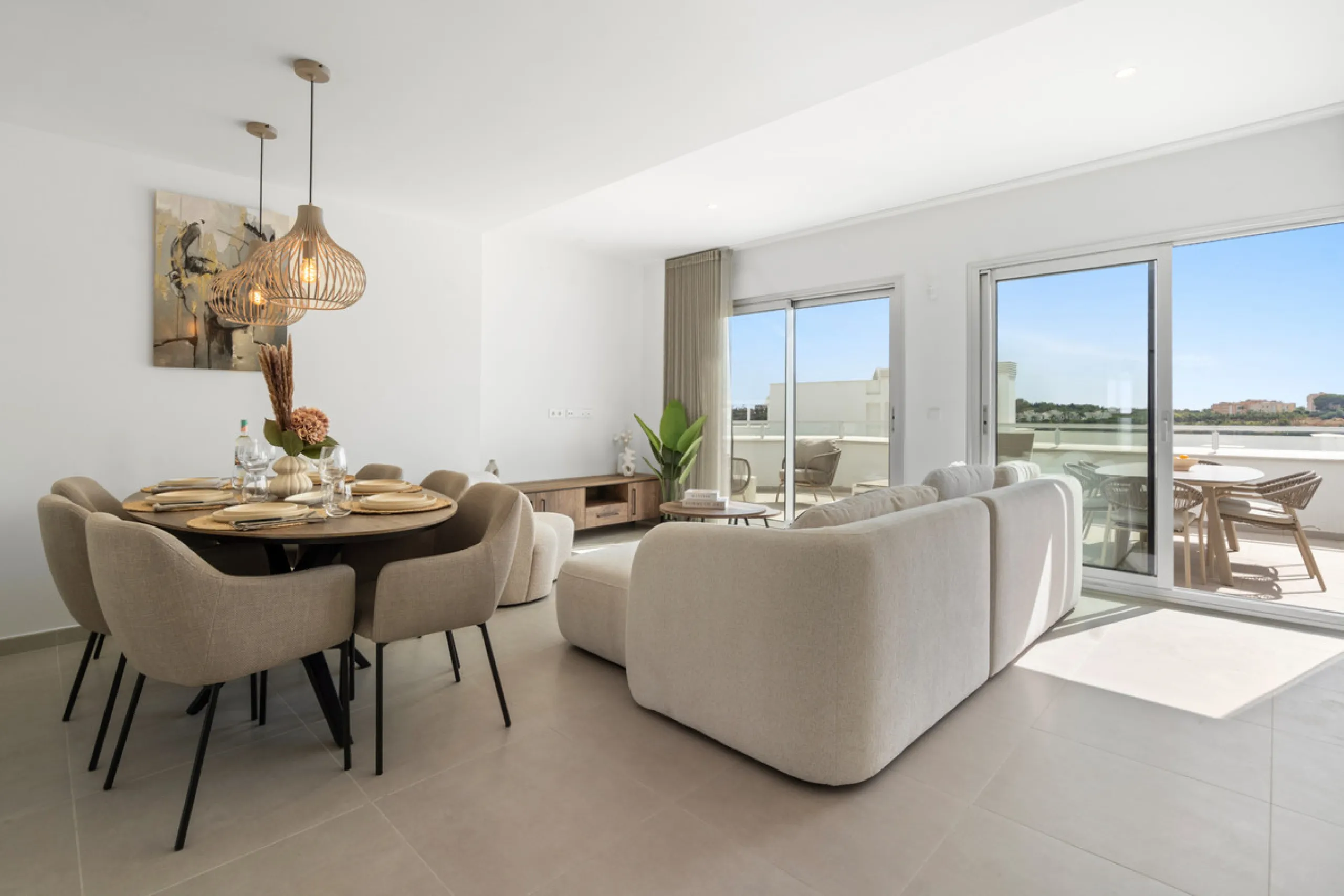 Apartment - Penthouse в продаже в Estepona, Málaga. В доме 3 спален и 2 ванных комнат. Площадь дома 104 м²