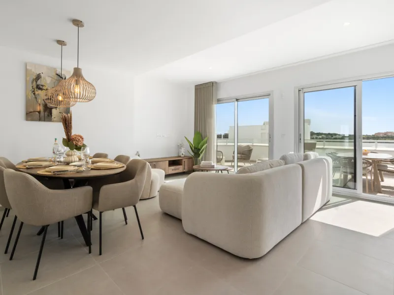 Apartment - Penthouse в продаже в Estepona, Málaga. В доме 3 спален и 2 ванных комнат. Площадь дома 104 м²