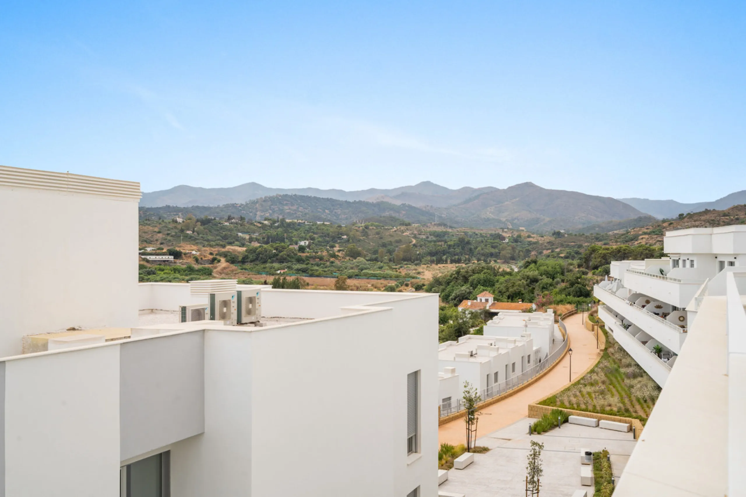 Apartment - Penthouse в продаже в Estepona, Málaga. В доме 3 спален и 2 ванных комнат. Площадь дома 104 м²