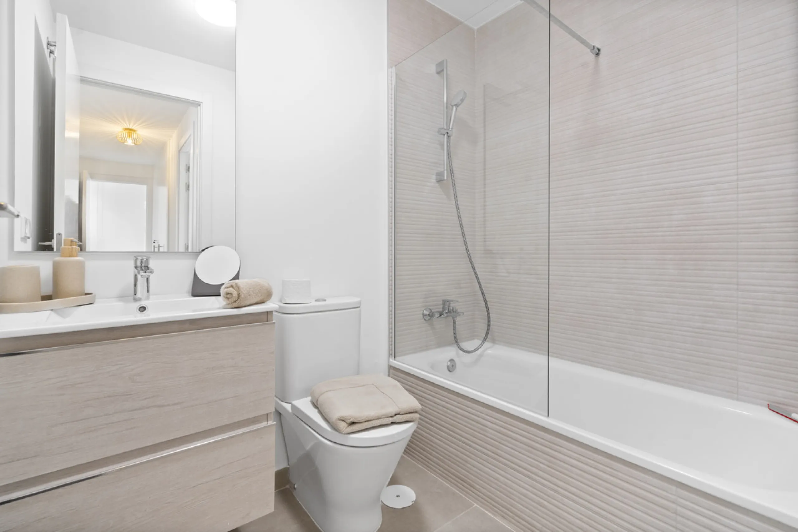 Apartment - Penthouse в продаже в Estepona, Málaga. В доме 3 спален и 2 ванных комнат. Площадь дома 104 м²