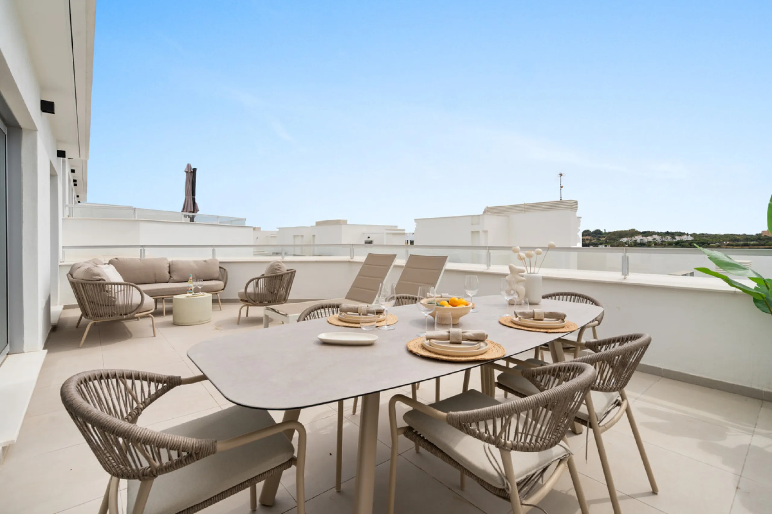 Apartment - Penthouse в продаже в Estepona, Málaga. В доме 3 спален и 2 ванных комнат. Площадь дома 104 м²