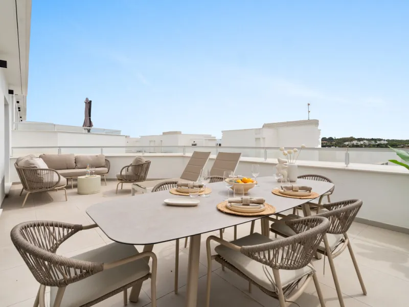 Apartment - Penthouse в продаже в Estepona, Málaga. В доме 3 спален и 2 ванных комнат. Площадь дома 104 м²