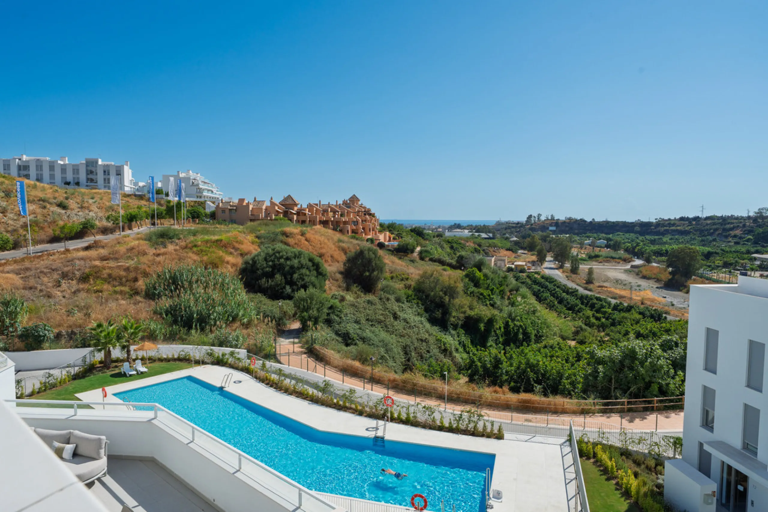 Apartment - Penthouse в продаже в Estepona, Málaga. В доме 3 спален и 2 ванных комнат. Площадь дома 104 м²
