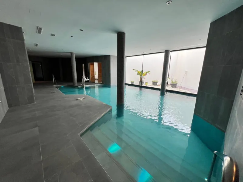 Apartment - Penthouse в продаже в Estepona, Málaga. В доме 3 спален и 2 ванных комнат. Площадь дома 104 м²
