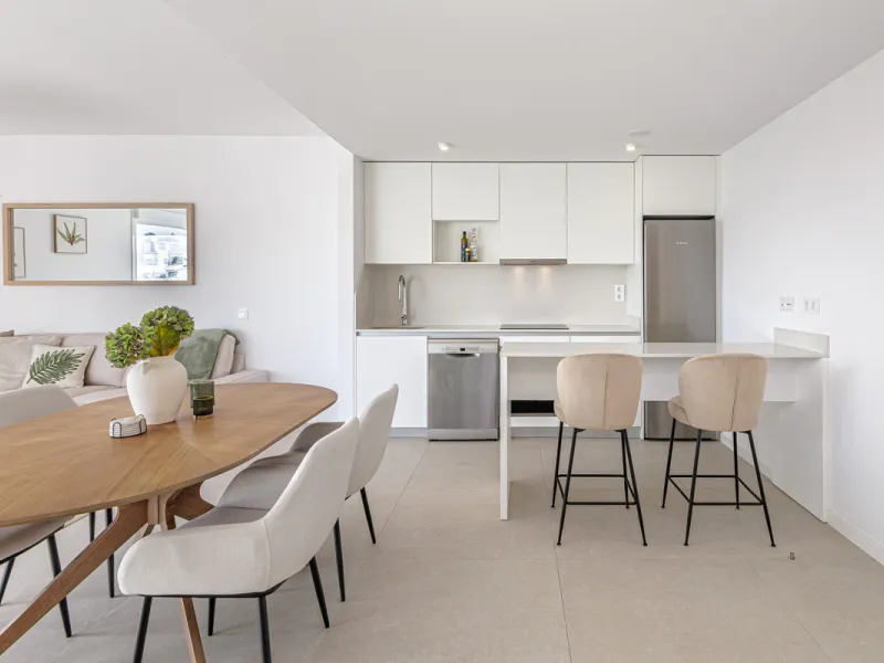 Welcome to this exceptional 3-bedroom penthouse situated in the modern and highly desirable Urbanización Acqua Gardens, nestled in the heart of Cancelada. This stylish top-floor residence combines contemporary design, spacious interiors, and an unbeatable