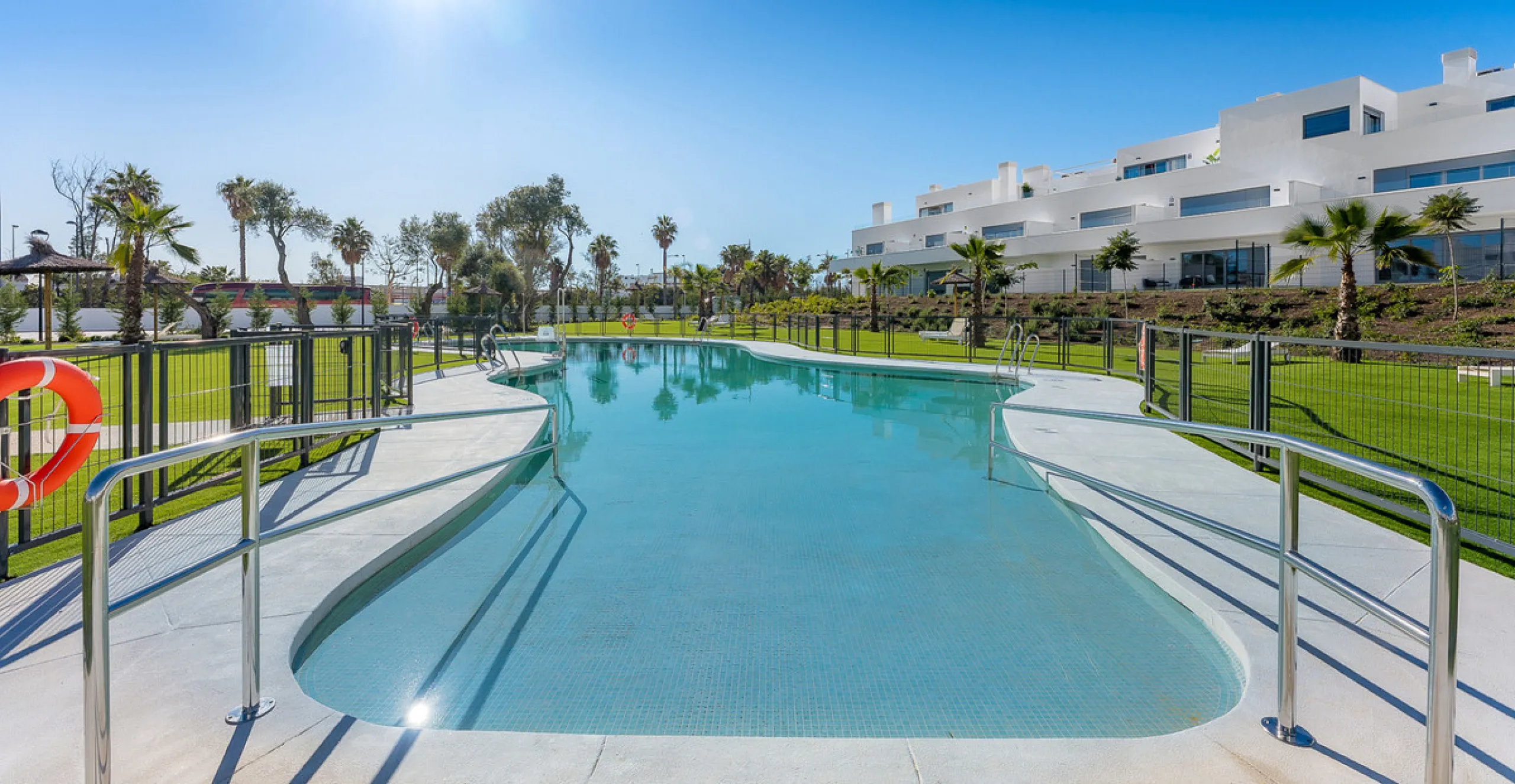 Apartment - Penthouse в продаже в Estepona, Málaga. В доме 3 спален и 2 ванных комнат. Площадь дома 123 м²