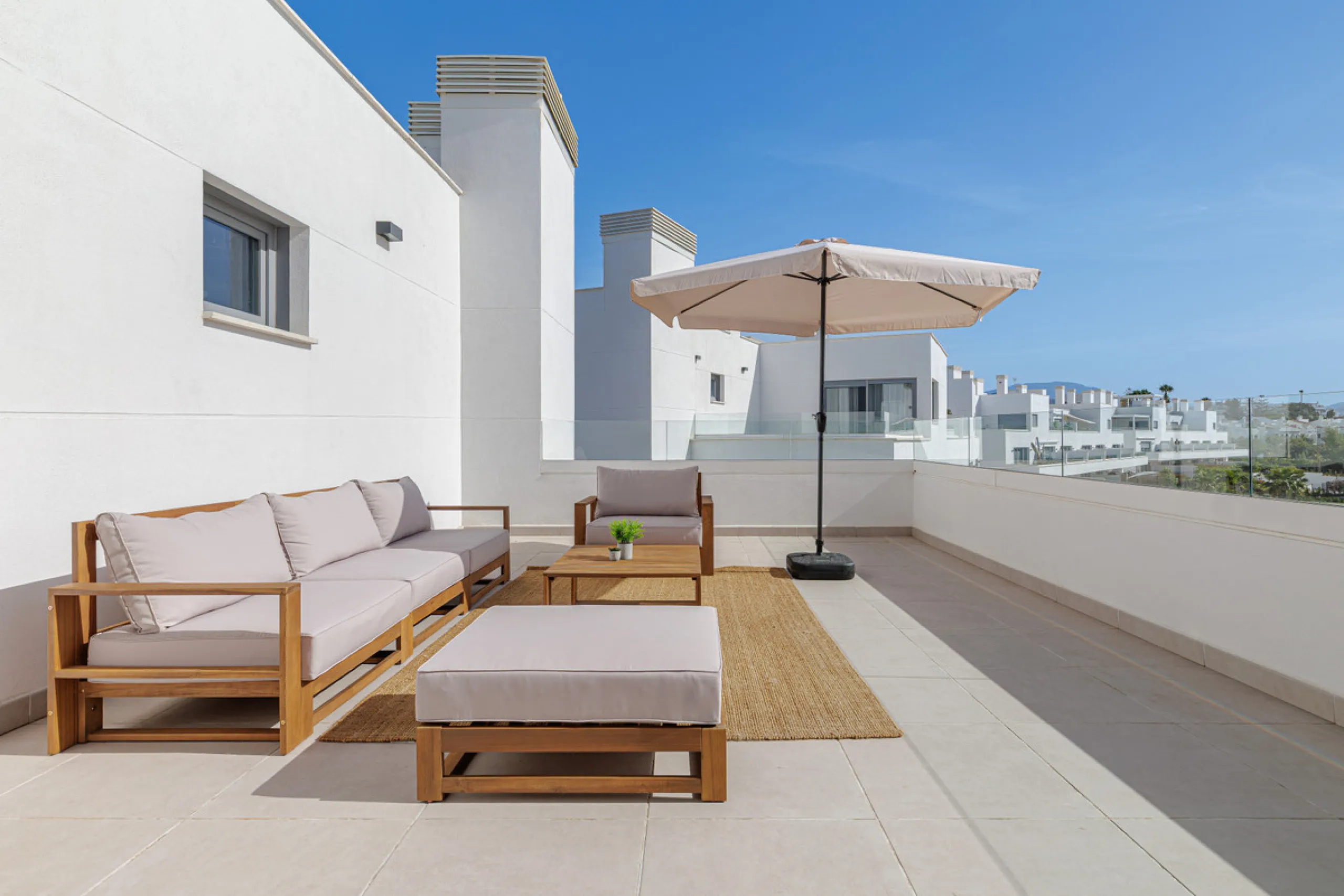 Apartment - Penthouse в продаже в Estepona, Málaga. В доме 3 спален и 2 ванных комнат. Площадь дома 123 м²