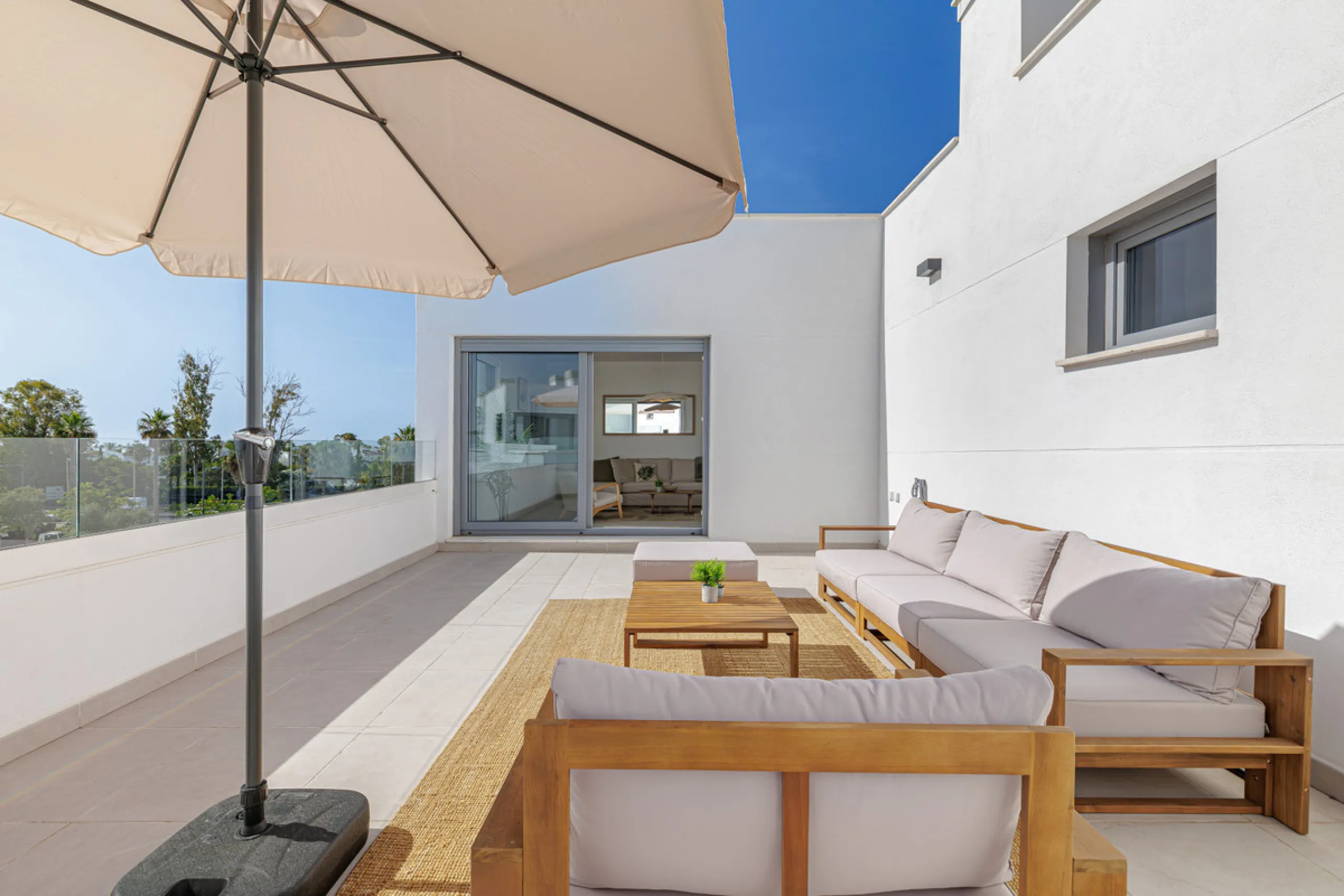 Apartment - Penthouse в продаже в Estepona, Málaga. В доме 3 спален и 2 ванных комнат. Площадь дома 123 м²