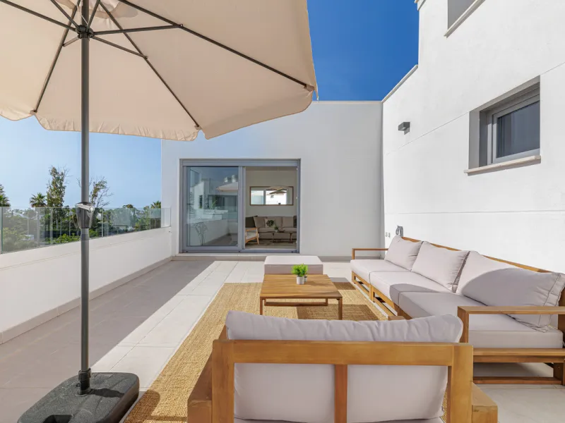 Apartment - Penthouse в продаже в Estepona, Málaga. В доме 3 спален и 2 ванных комнат. Площадь дома 123 м²