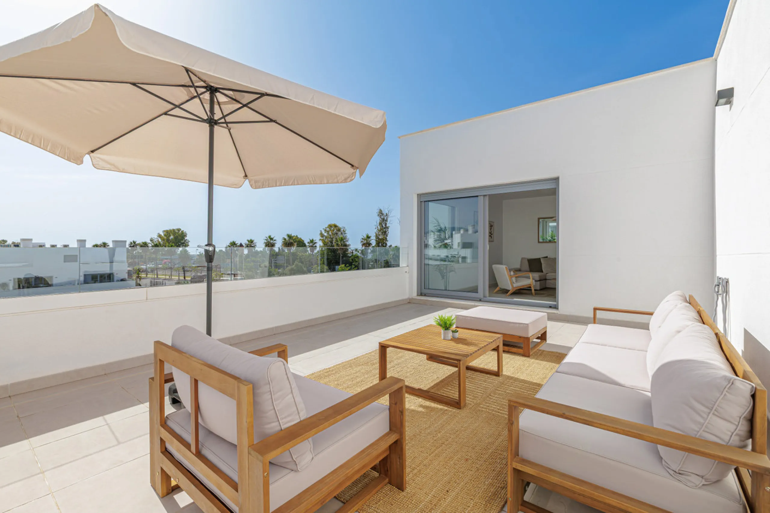 Apartment - Penthouse в продаже в Estepona, Málaga. В доме 3 спален и 2 ванных комнат. Площадь дома 123 м²