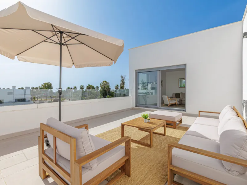 Apartment - Penthouse в продаже в Estepona, Málaga. В доме 3 спален и 2 ванных комнат. Площадь дома 123 м²