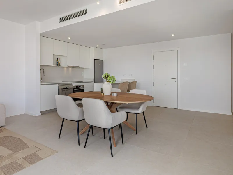 Apartment - Penthouse в продаже в Estepona, Málaga. В доме 3 спален и 2 ванных комнат. Площадь дома 123 м²