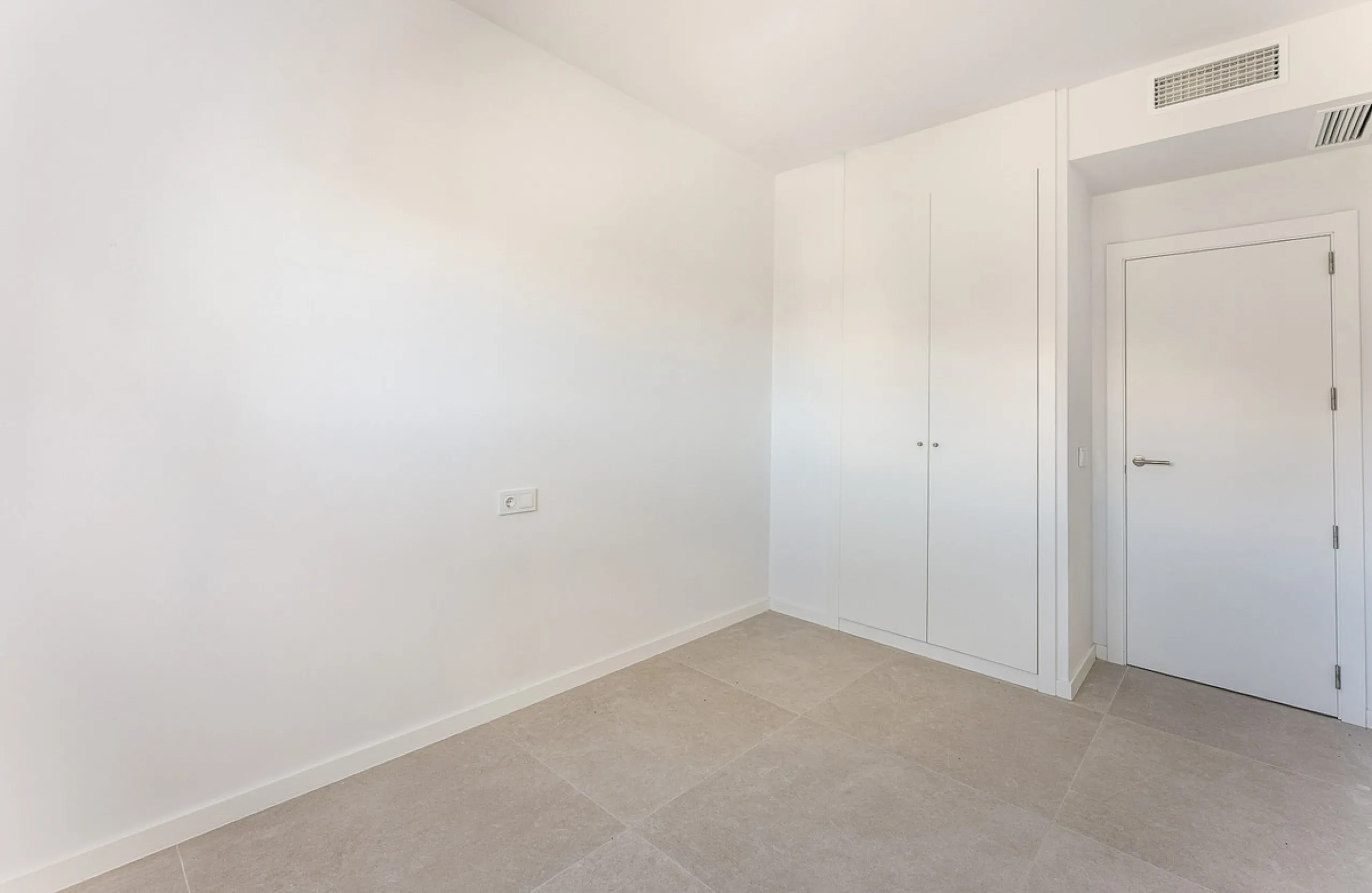 Apartment - Penthouse в продаже в Estepona, Málaga. В доме 3 спален и 2 ванных комнат. Площадь дома 123 м²