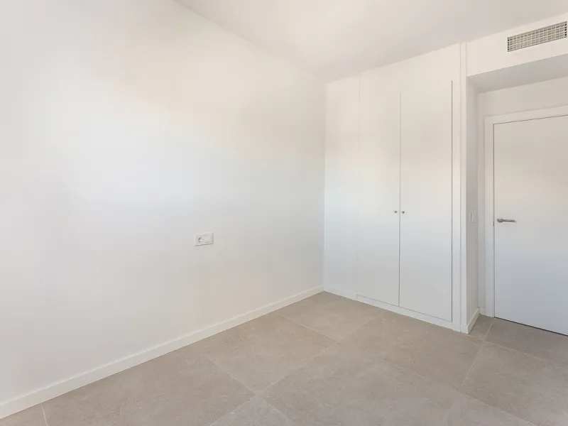 Apartment - Penthouse в продаже в Estepona, Málaga. В доме 3 спален и 2 ванных комнат. Площадь дома 123 м²