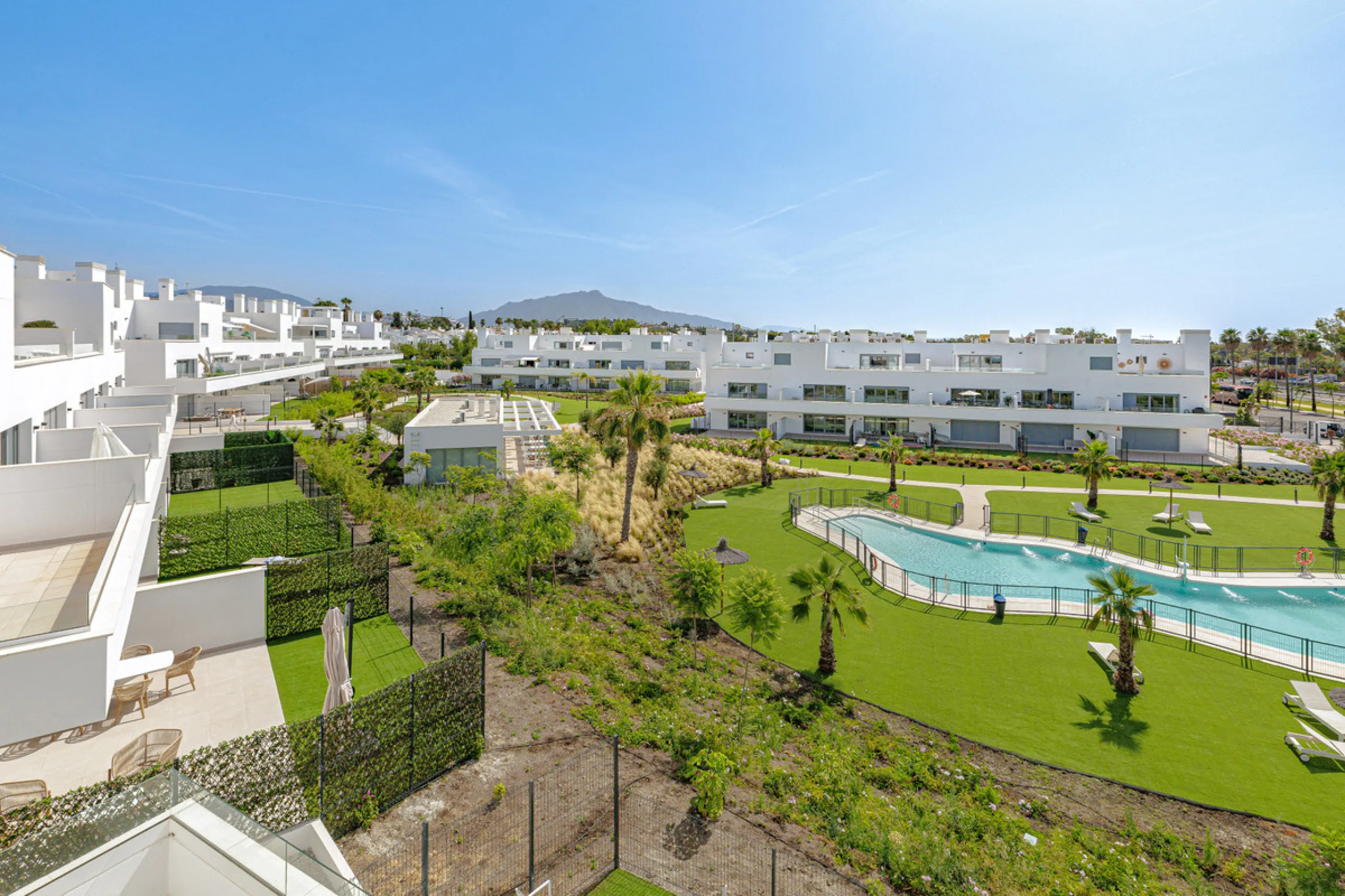 Apartment - Penthouse в продаже в Estepona, Málaga. В доме 3 спален и 2 ванных комнат. Площадь дома 123 м²