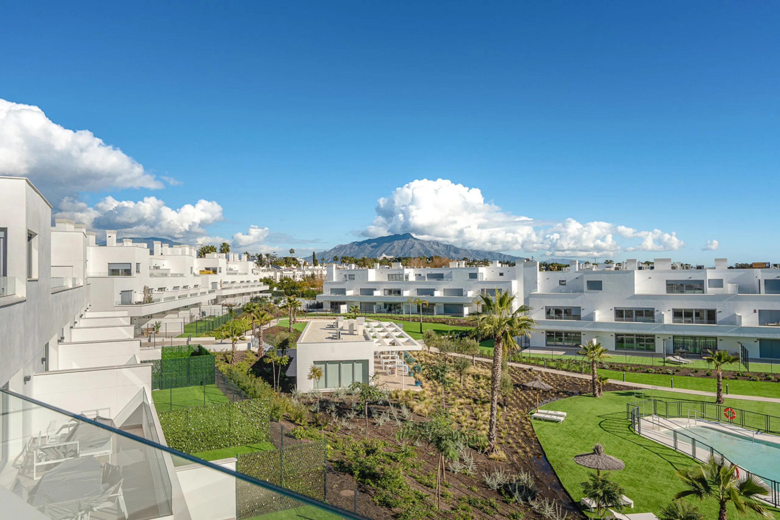 Apartment - Penthouse в продаже в Estepona, Málaga. В доме 3 спален и 2 ванных комнат. Площадь дома 123 м²