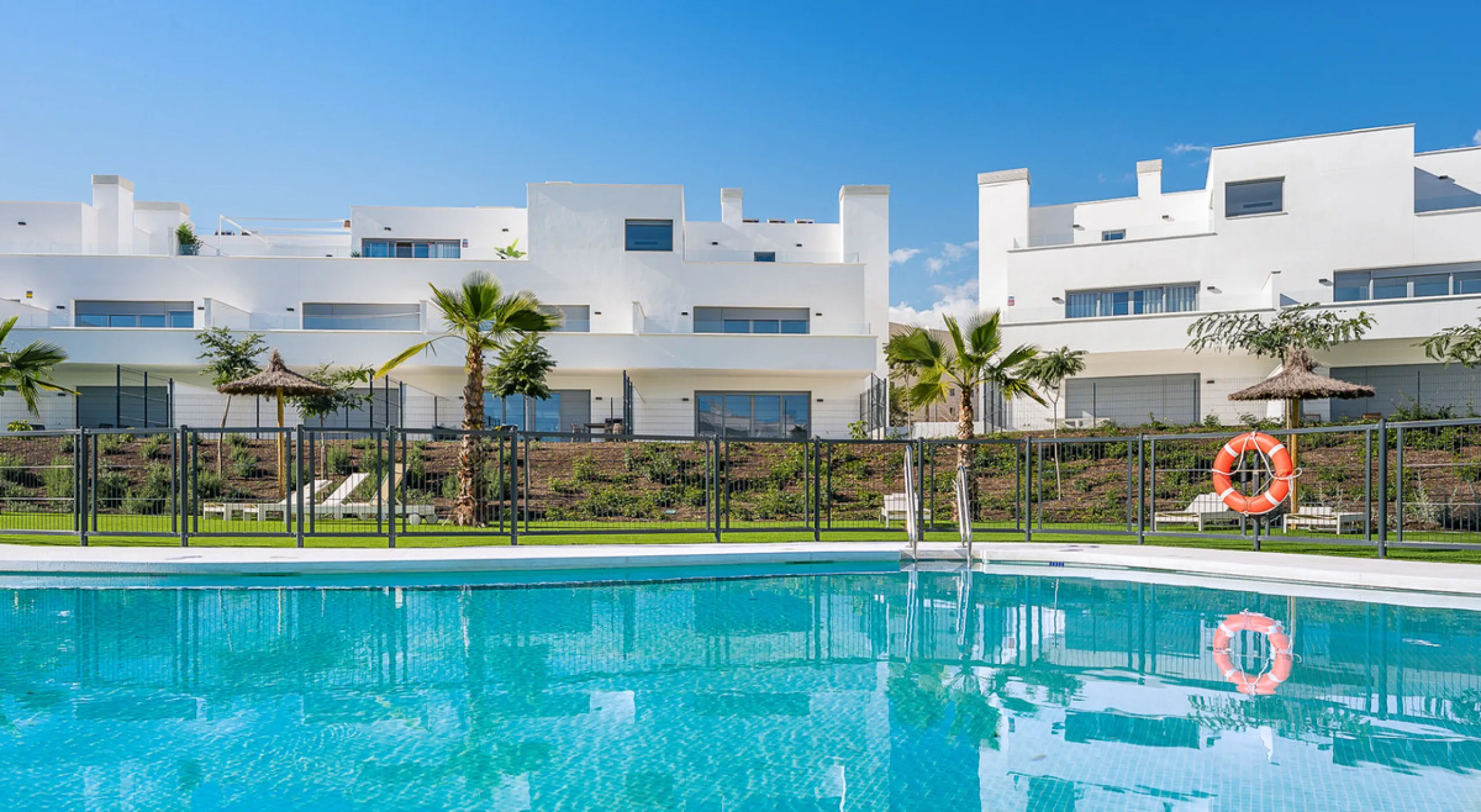 Apartment - Penthouse в продаже в Estepona, Málaga. В доме 3 спален и 2 ванных комнат. Площадь дома 123 м²