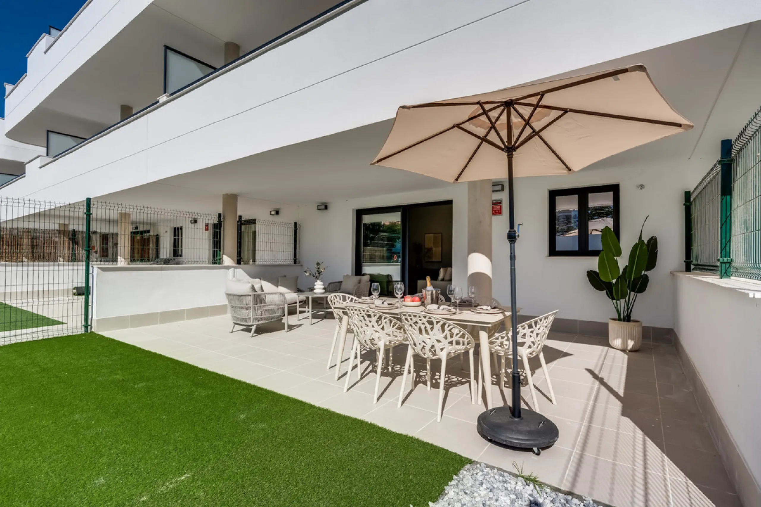 Apartment - Ground Floor Apartment в продаже в Estepona, Málaga. В доме 2 спален и 2 ванных комнат. Площадь дома 110 м²