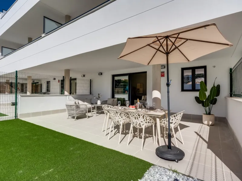 Apartment - Ground Floor Apartment в продаже в Estepona, Málaga. В доме 2 спален и 2 ванных комнат. Площадь дома 110 м²
