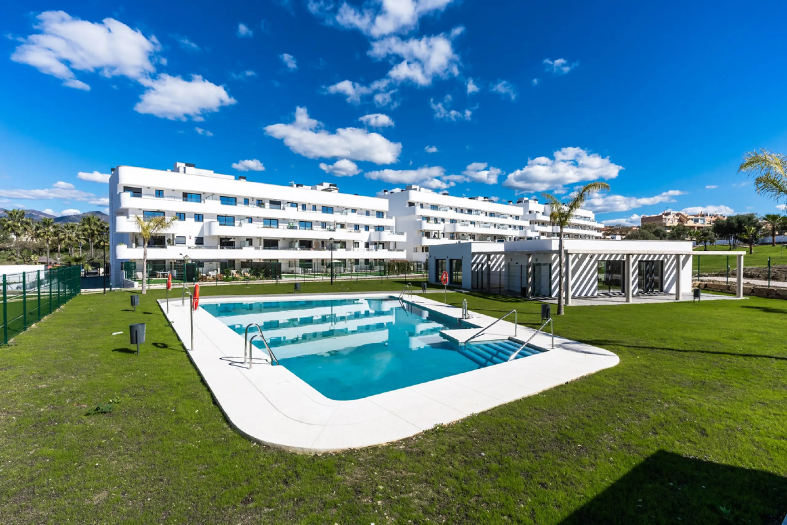 Apartment - Ground Floor Apartment в продаже в Estepona, Málaga. В доме 2 спален и 2 ванных комнат. Площадь дома 110 м²