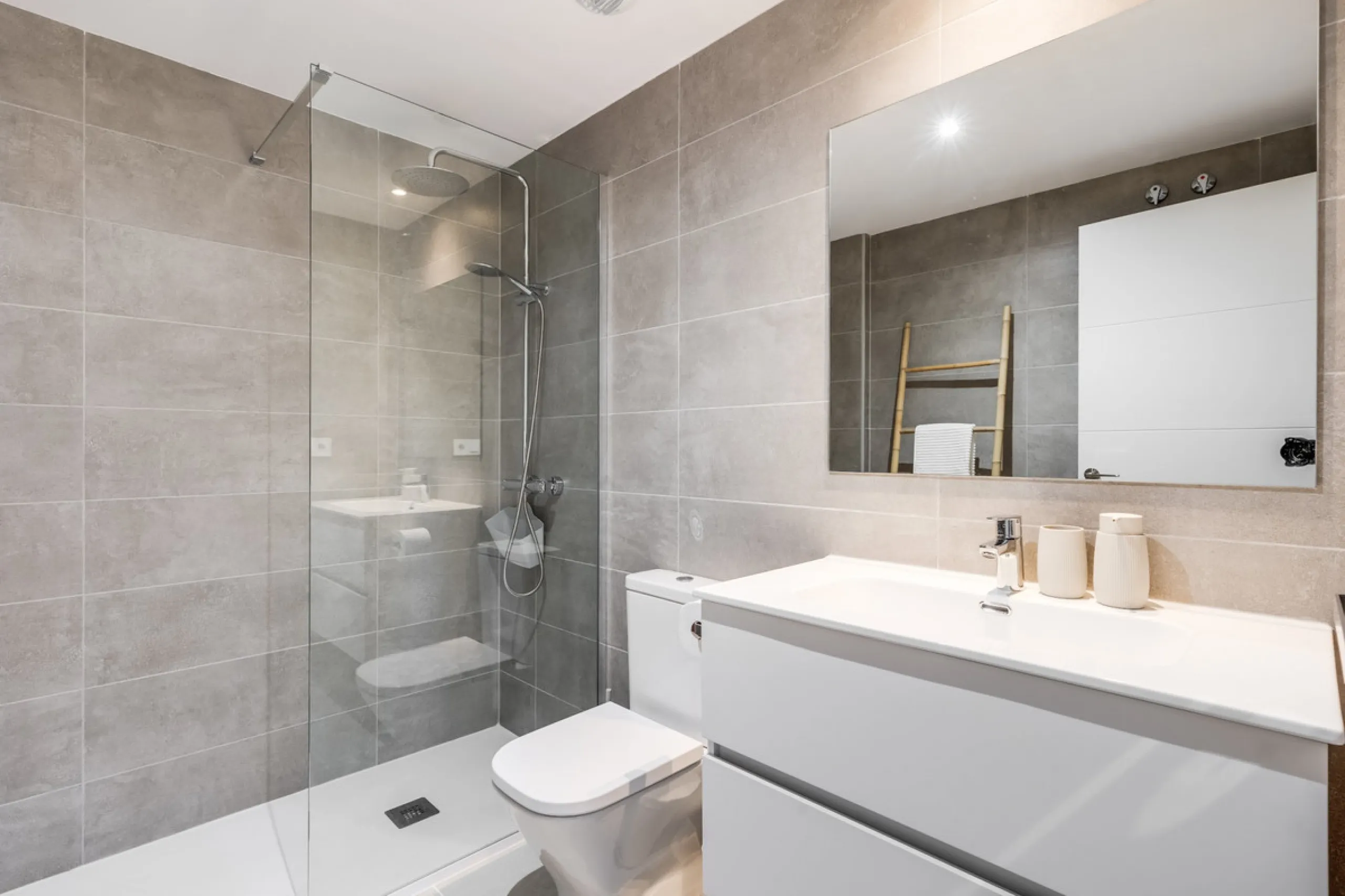 Apartment - Ground Floor Apartment в продаже в Estepona, Málaga. В доме 2 спален и 2 ванных комнат. Площадь дома 110 м²